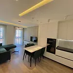 Lux Apartment 02 + Free Parking Post