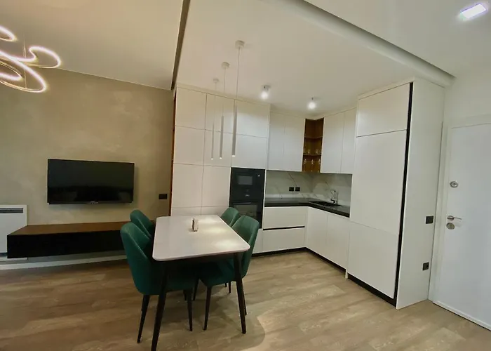 Lux Apartment 02 + Free Parking Post
