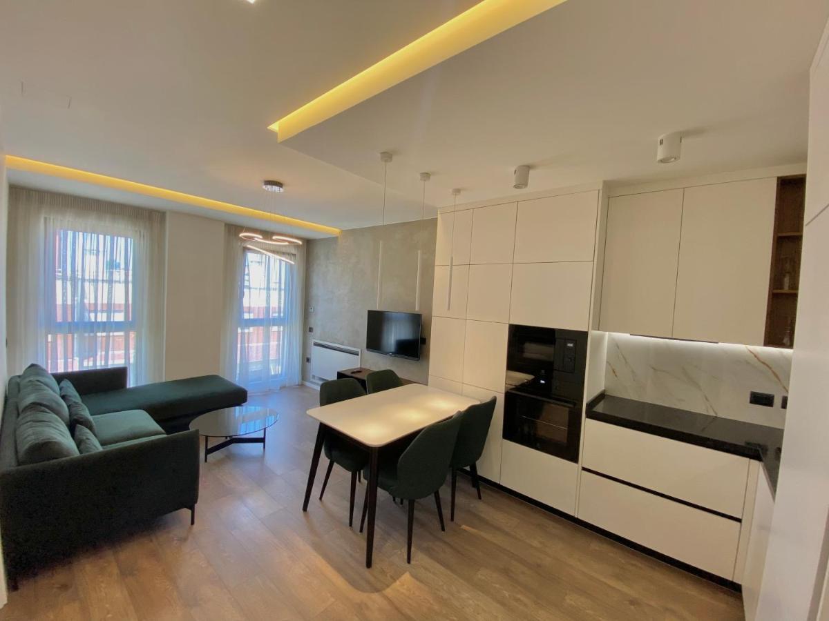 Appartement Lux 02 + Free Parking Post Tirana
